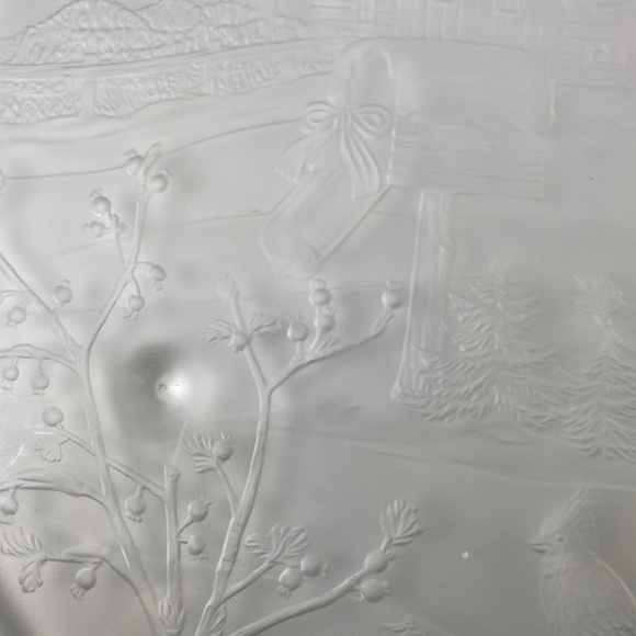 1970s American Glass Winter Scene Embossed Glass Serving Platter - Picture 5 of 7